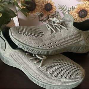 Women Pony 10 sneaker